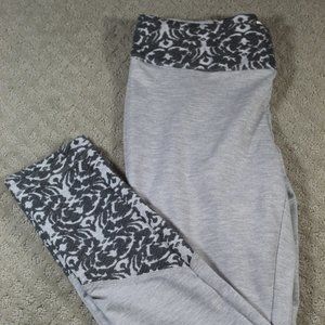 Pure Good Size Small Grey w Filigree Pattern Accents Leisure Pants